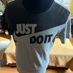 Nike Men's Two-Tone Black and Gray Tee